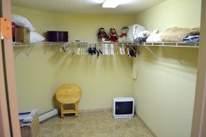 bed 3 closet